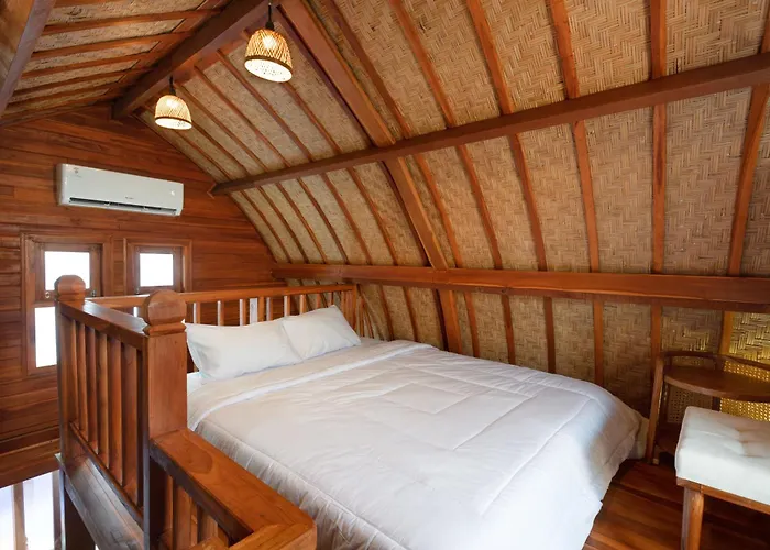 Luh Adi Villa 3, Modern Balinese Wooden House Close To Uluwatu